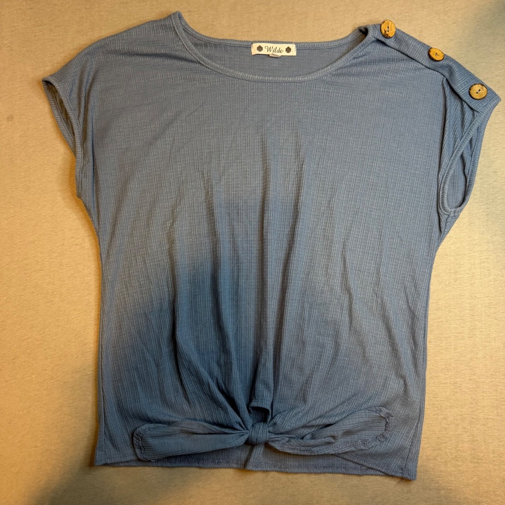 Wilde Womens Blue Ribbed boutique Knot Short Sleeve Button Shoulder Top Small‎